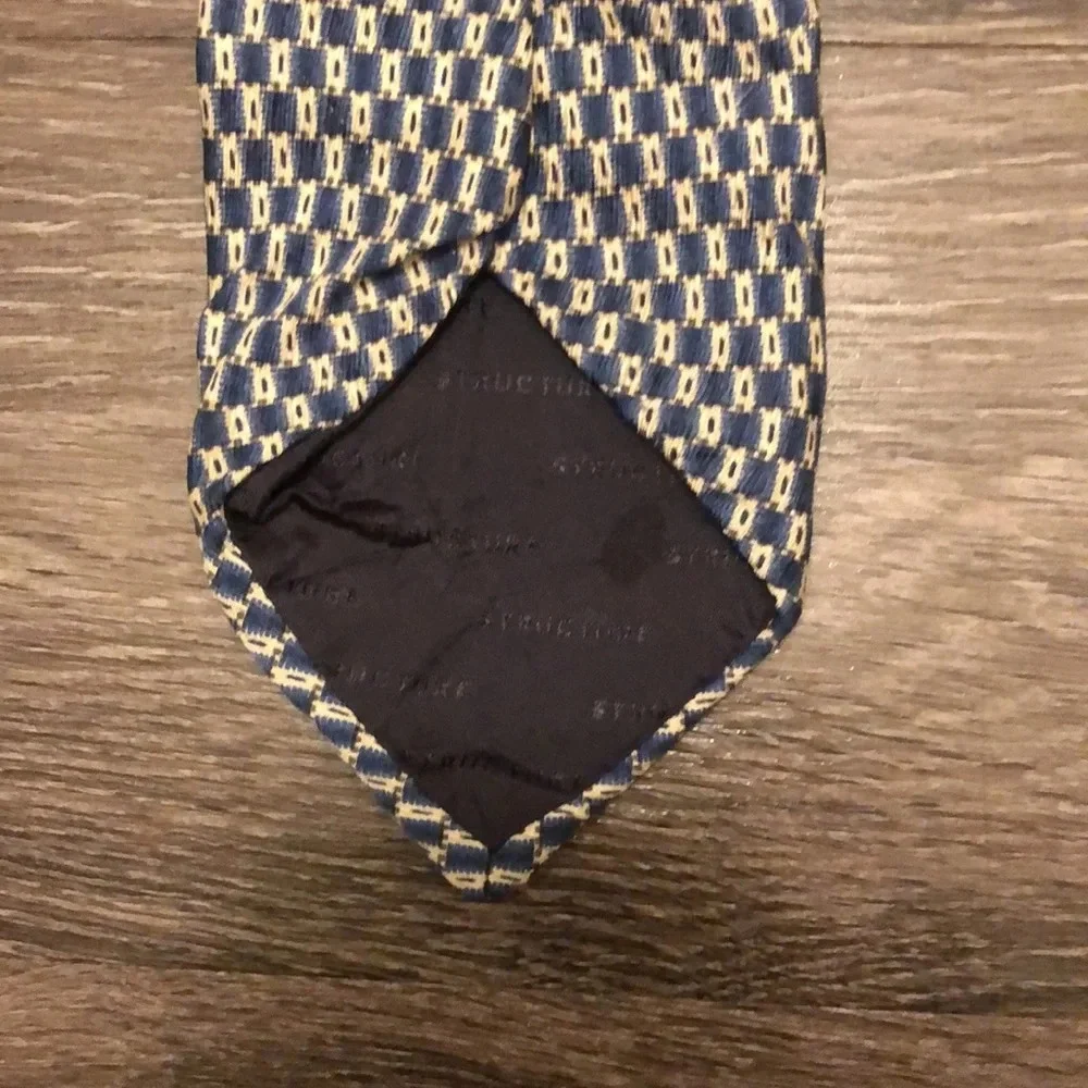 Structure Tie